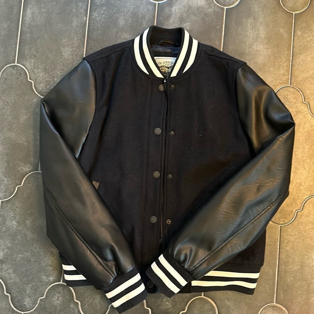 Levi’s bomber jacket.  Wool blend and faux leather. Size S but fits like M.